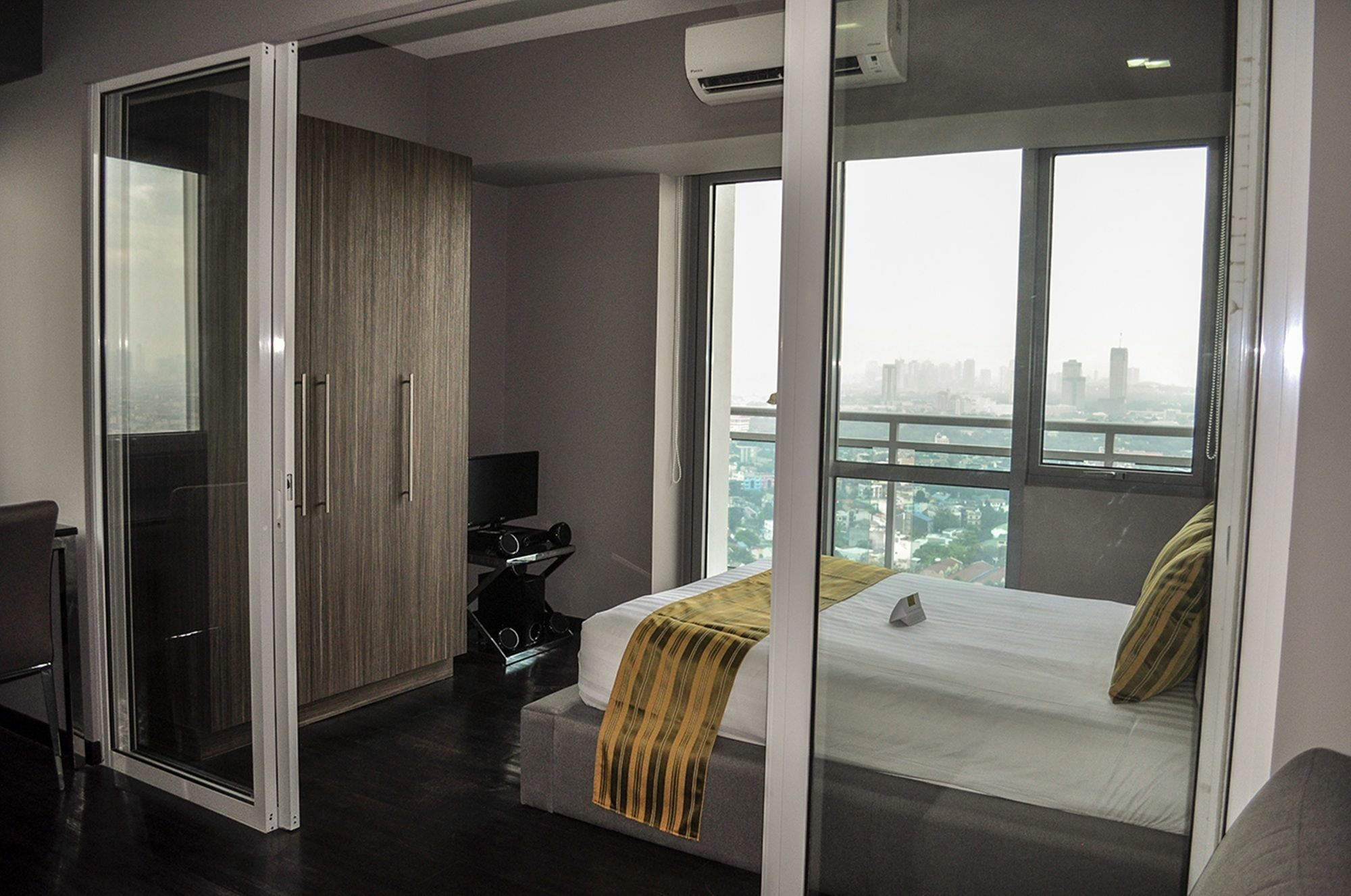 Siglo Suites @ The Acqua Private Residences Mandaluyong Екстериор снимка